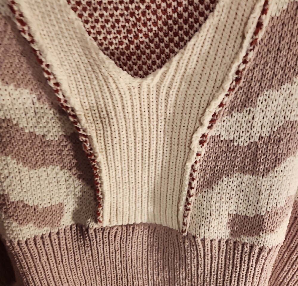 POL Light Mauve Cream V-Neck Patterned Sweater Women's Size Small - Picture 6 of 8